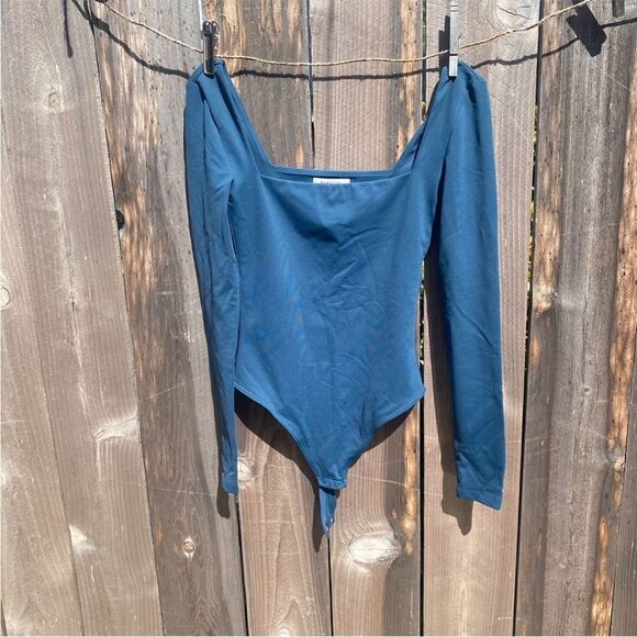 Aritzia Babaton Contour Squareneck Longsleeve Bodysuit size medium in blue - Picture 3 of 8